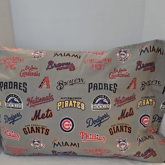 Pottery Barn Teen MLB Team Logo Gray Body Standard Pillowcase - Picture 1 of 6